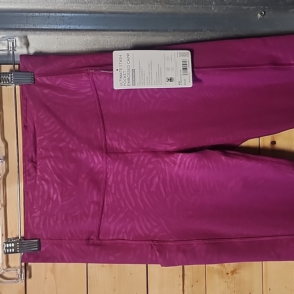 Athleta Stash Pocket Capri NEW Size XS - Picture 3 of 9